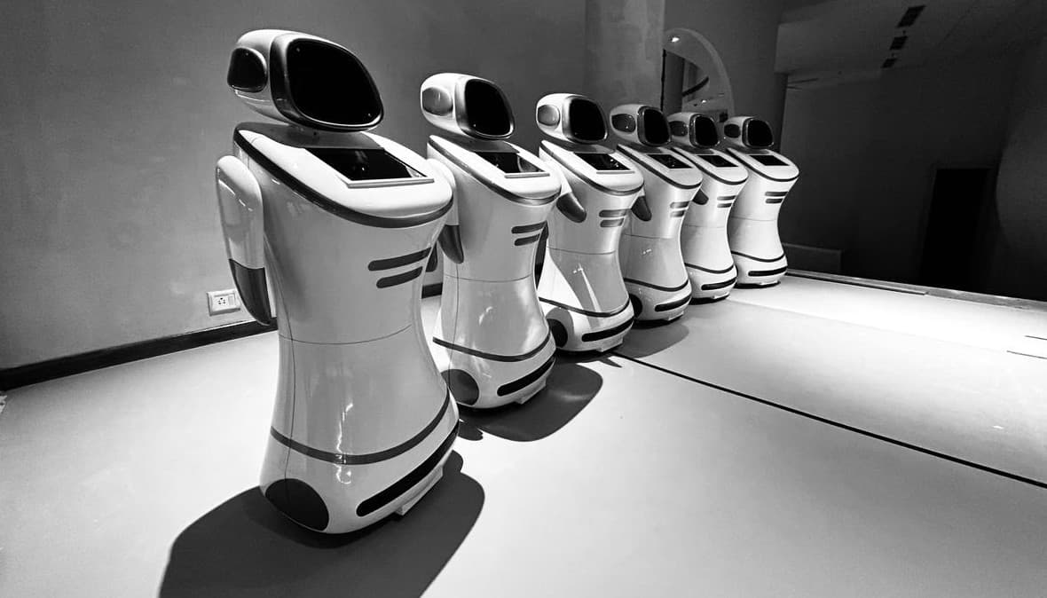 Crio – Autonomous Museum Guide Robot